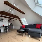 Juraperle - Historisch Und Modern - 4 *