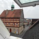 Juraperle - Historisch Und Modern - 4 *